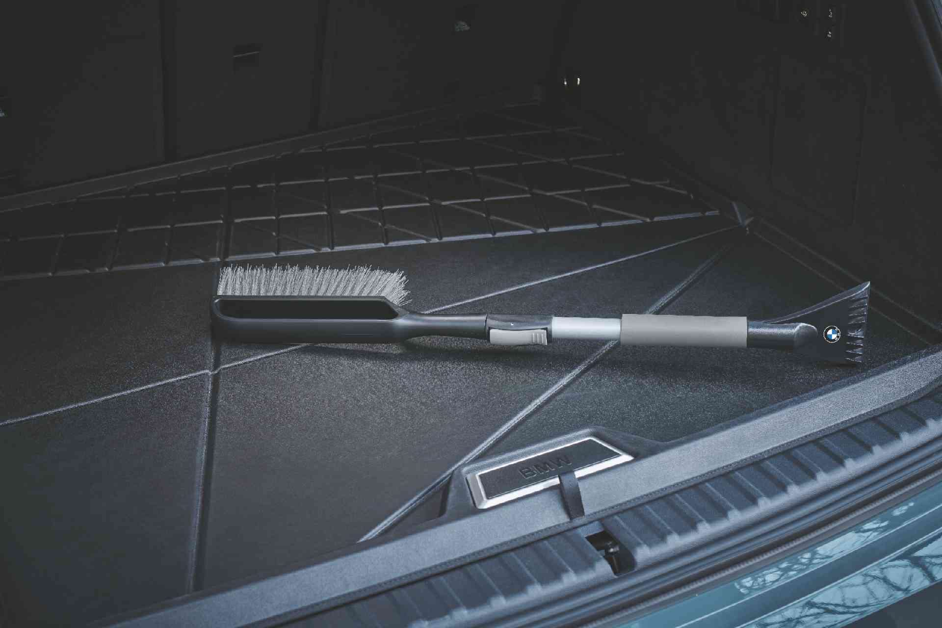 Genuine Telescopic Ice Scraper With Snow Brush 1 Piece 83125A71808