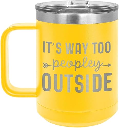 ITS TOO PEOPLEY OUTSIDE Taza de café amarilla de 15 oz con tapa deslizante | Taza de café de viaje aislada | Ideas de regalo únicas de mujeres u