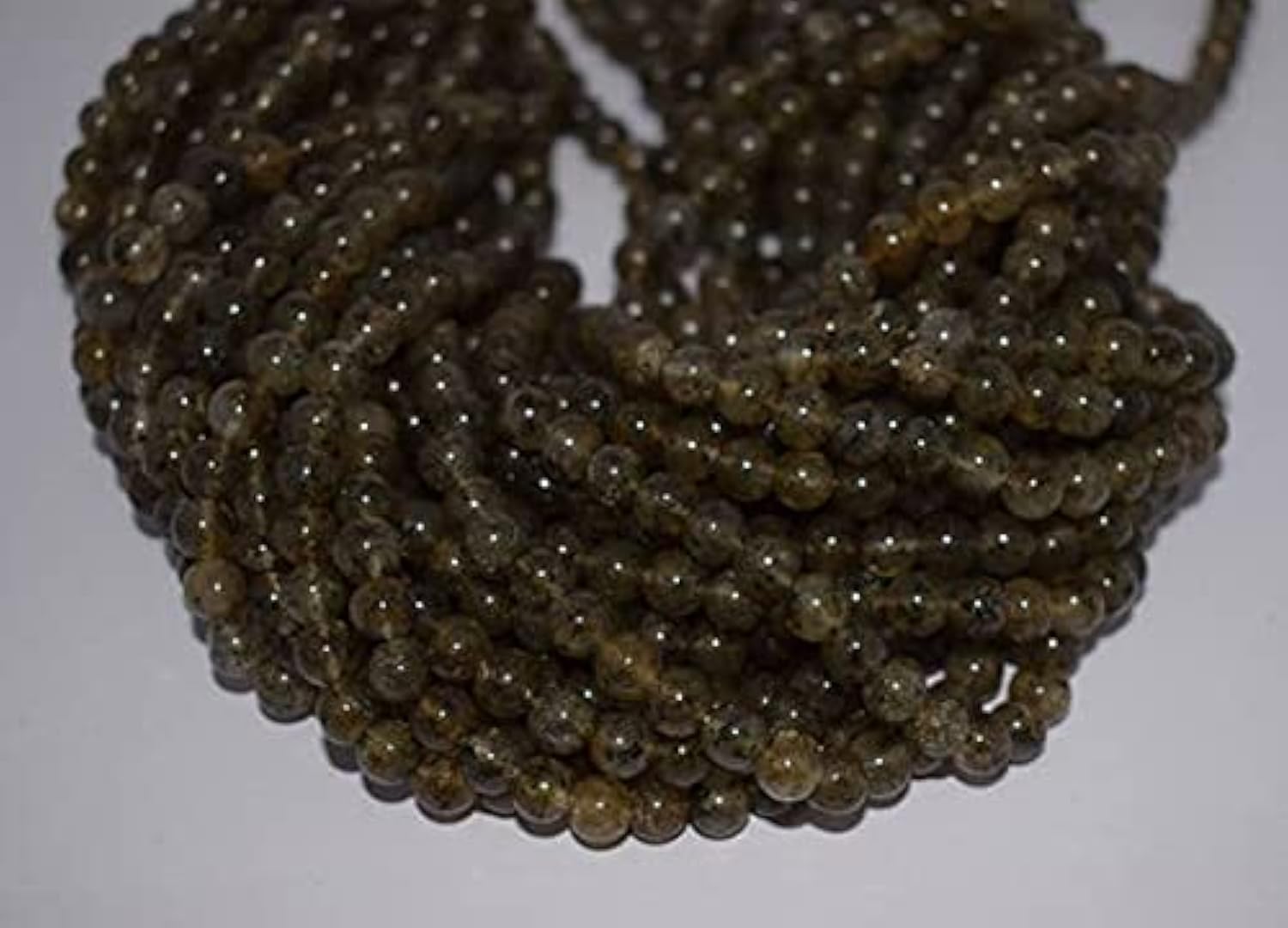 Quartz rutile noir en perles rondes 5 mm pour créer vos propres bijoux de lithothérapie au quotidien