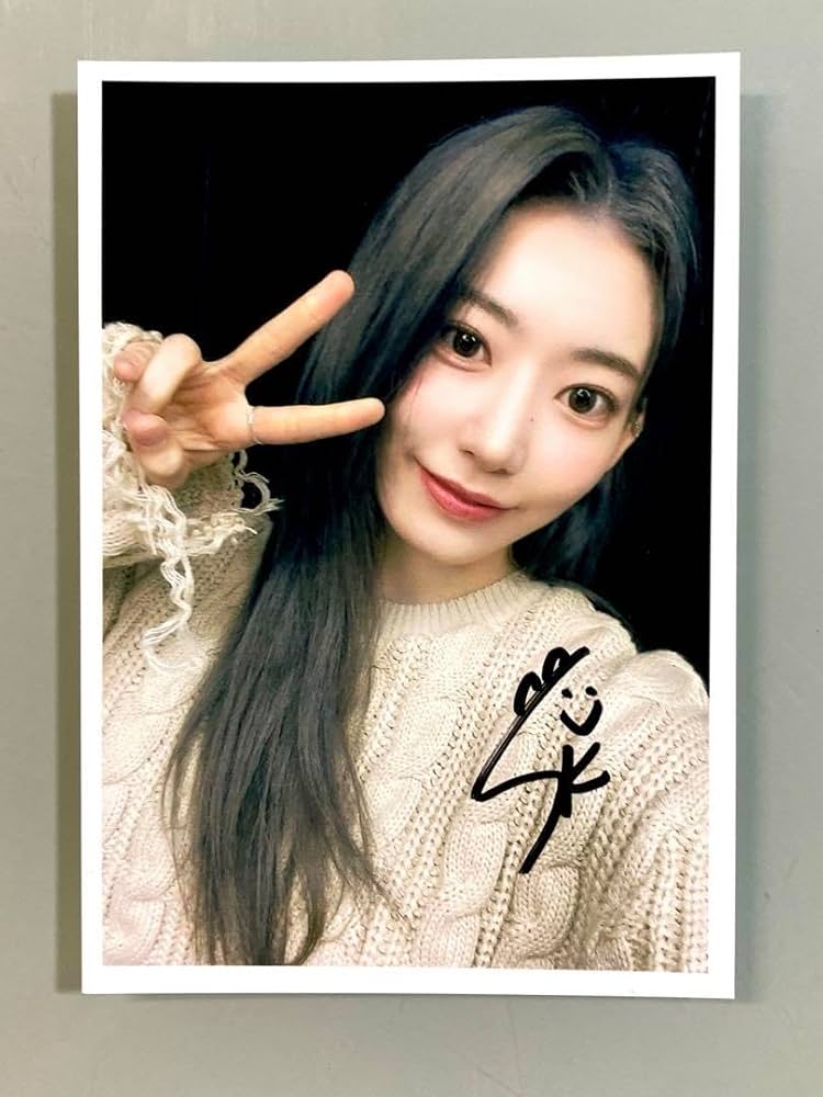 Amazon.co.jp: セール中…ルセラフィム…サクラ直筆サイン入り写真