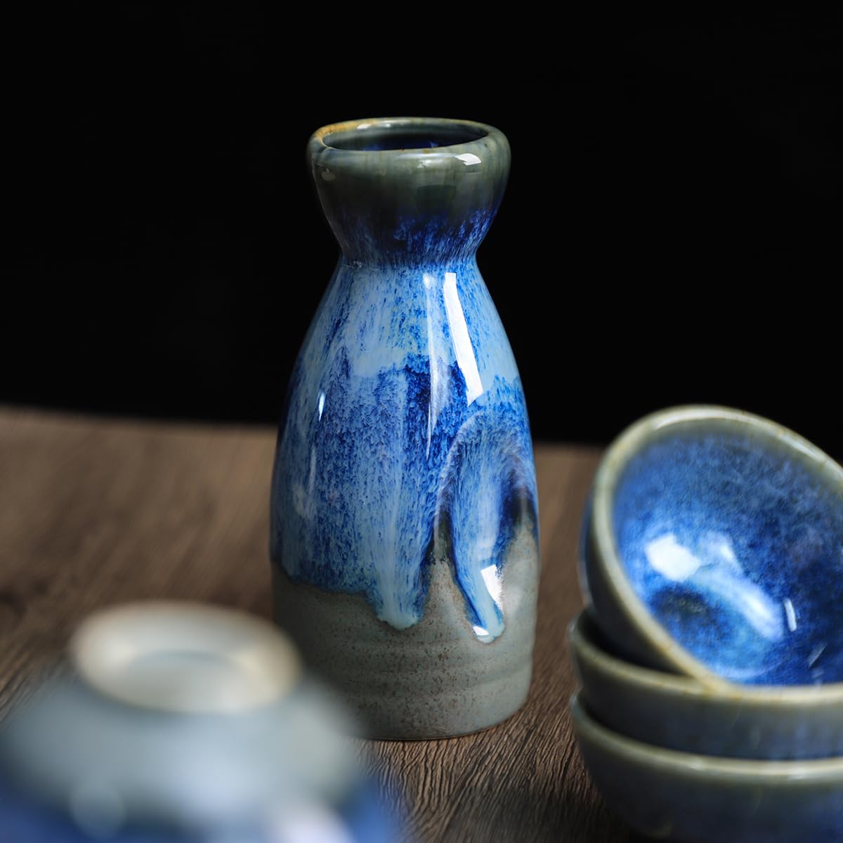 Sizikato, set da 5 pezzi in ceramica per sakè, include 1 bottiglia per sake e 4 bicchieri per sakè.