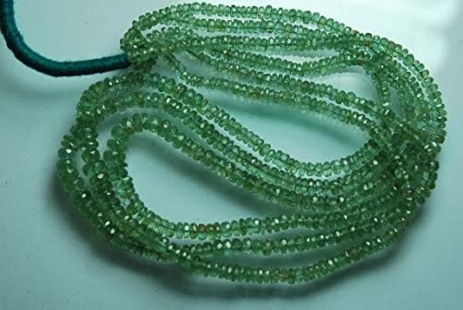 Kyanite verte naturelle facettée pour remplacer les perles ternes de vos anciens bijoux