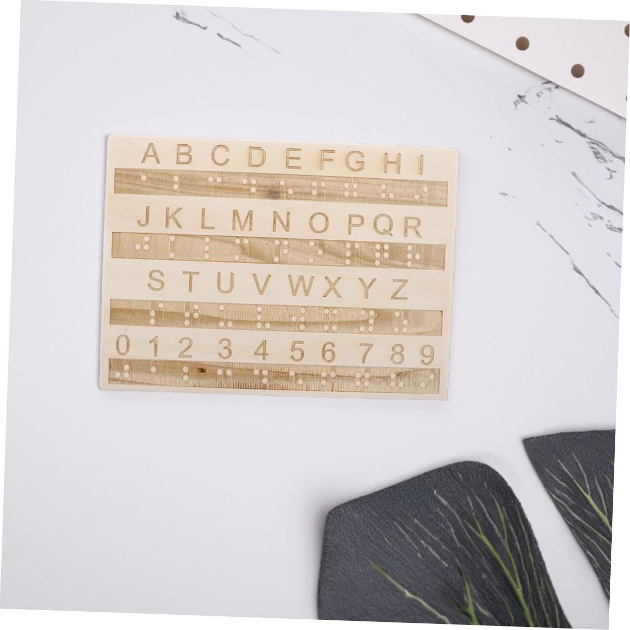 KOMBIUDA Tablero de Alfabeto Braille de Puntos en Madera para Enseñanza Táctil, Herramienta Portátil de 3 Piezas para Niños Ciegos y Aprendizaje Educativo Color Aleatorio