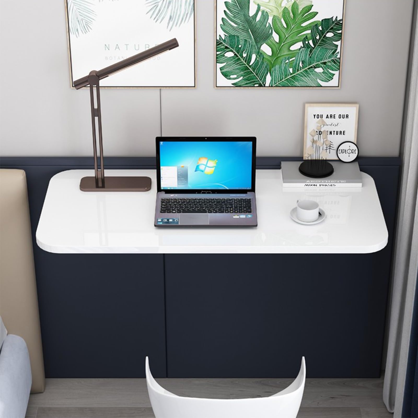 Bureau mural pliable pour optimiser une petite chambre ou salle de bain