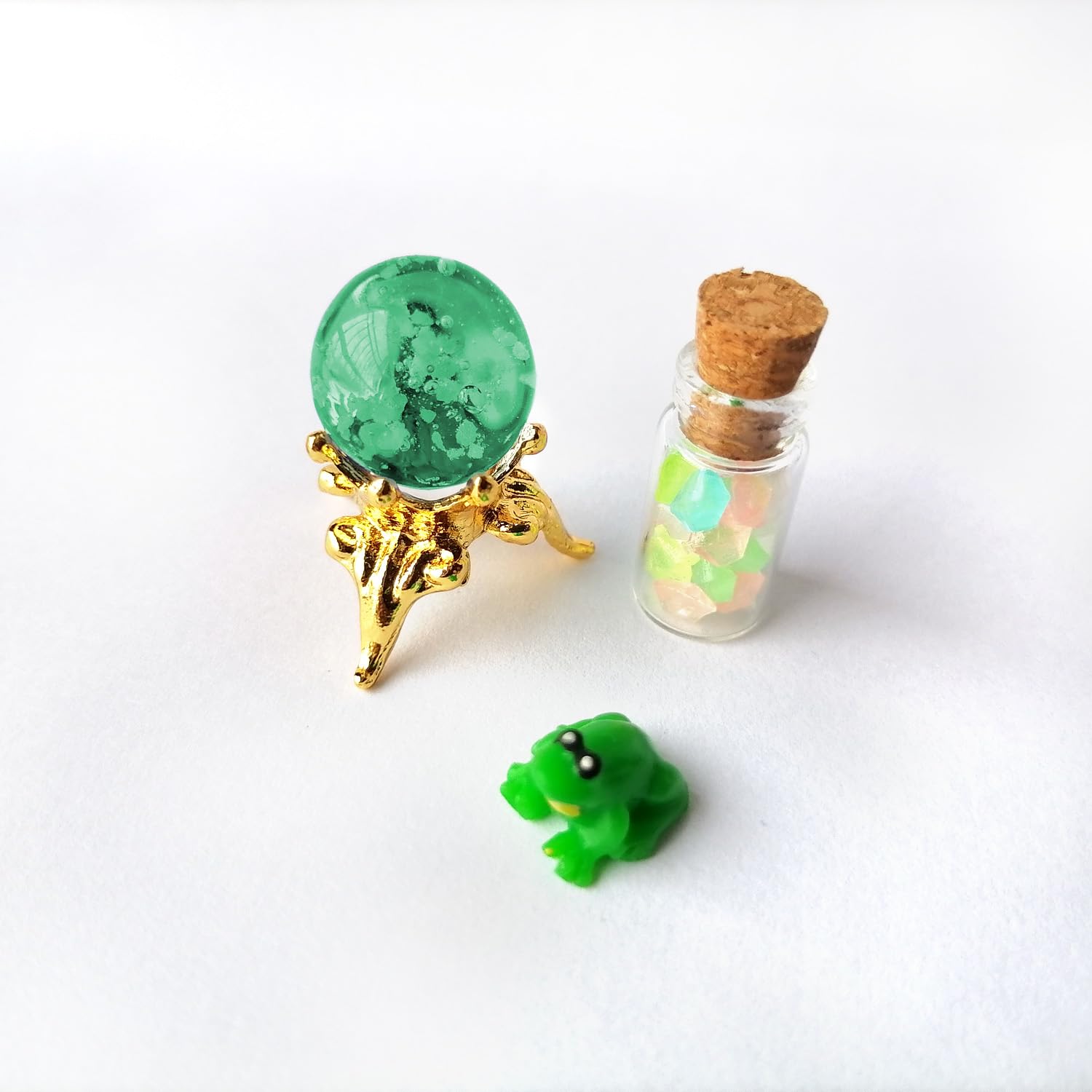 Miniature Glowing Potion Bottles, Crystal Balls & Frog Figurine, Dollhouse & Diorama Decor, Glow-in-The-Dark Miniatures (Aqua)