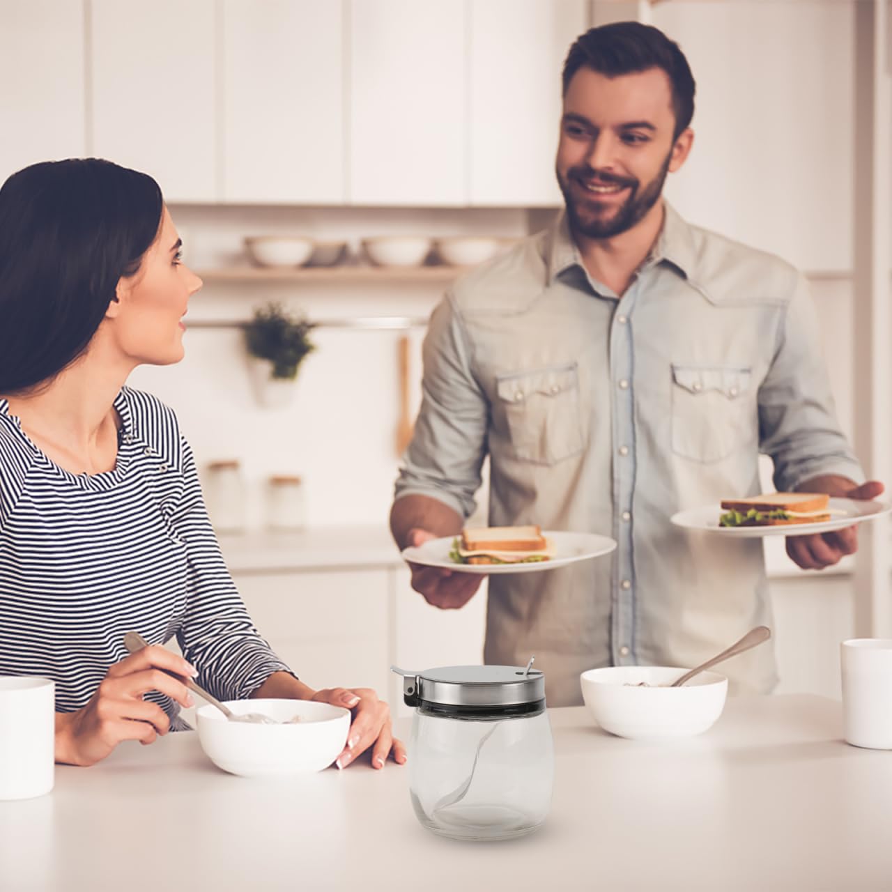 2 tarros redondos de vidrio para especias con tapas y cucharas de acero inoxidable, recipientes versátiles para condimentos para almacenamiento de sal, pimienta y condimentos en cocina, café y 3