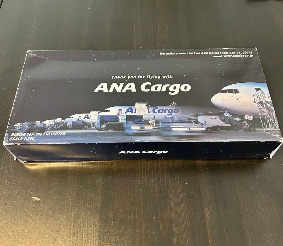 Amazon.co.jp: ANA Cargo ボーイング767-300 模型 scale1:200 : おもちゃ