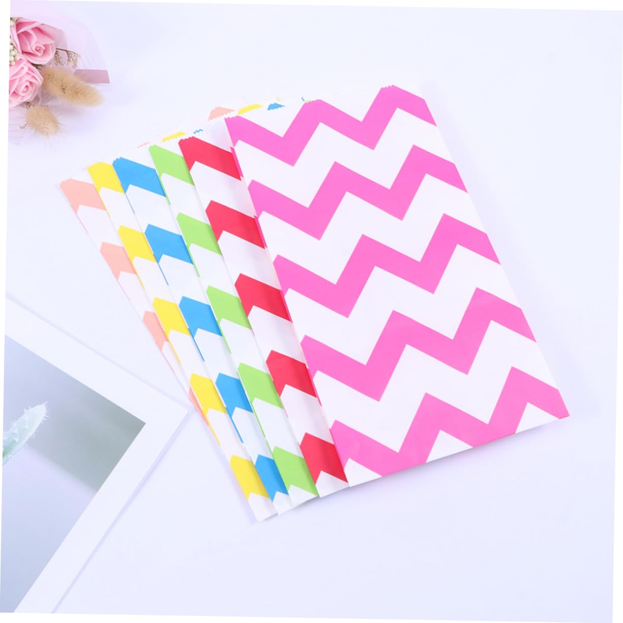 SOLUSTRE 60 Bunte Kraftpapiertüten aus Kraftpapier mit Griffen Recycelbar als Kekstüten oder Brottüten für Party und Backverpackungen