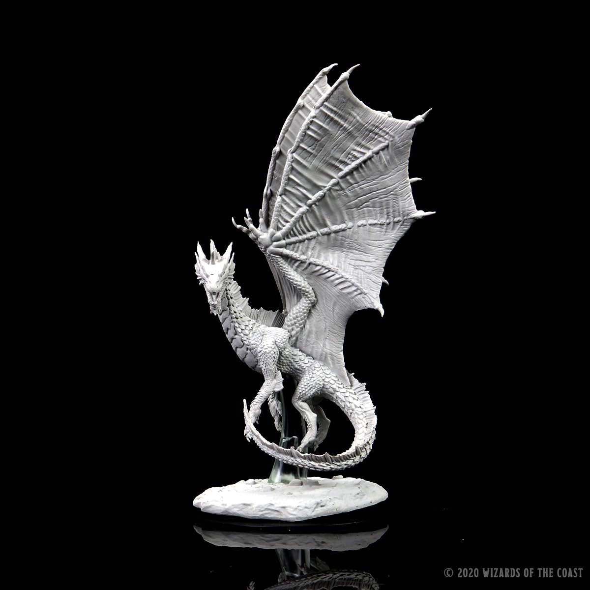 Amazon.com: D&D Nolzur's Marvelous Miniatures: Young Silver Dragon