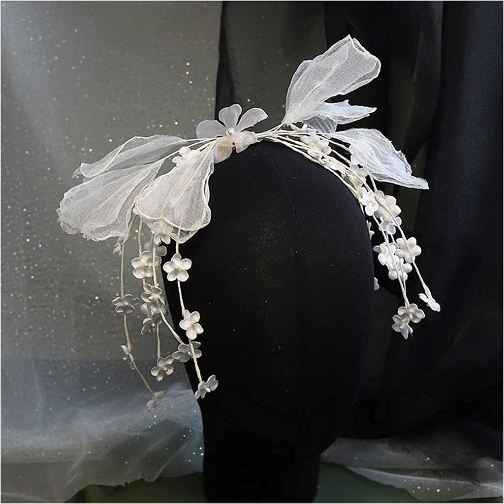 Boucles d'oreilles de la mariée en dentelle pour une coiffure de mariage bohème
