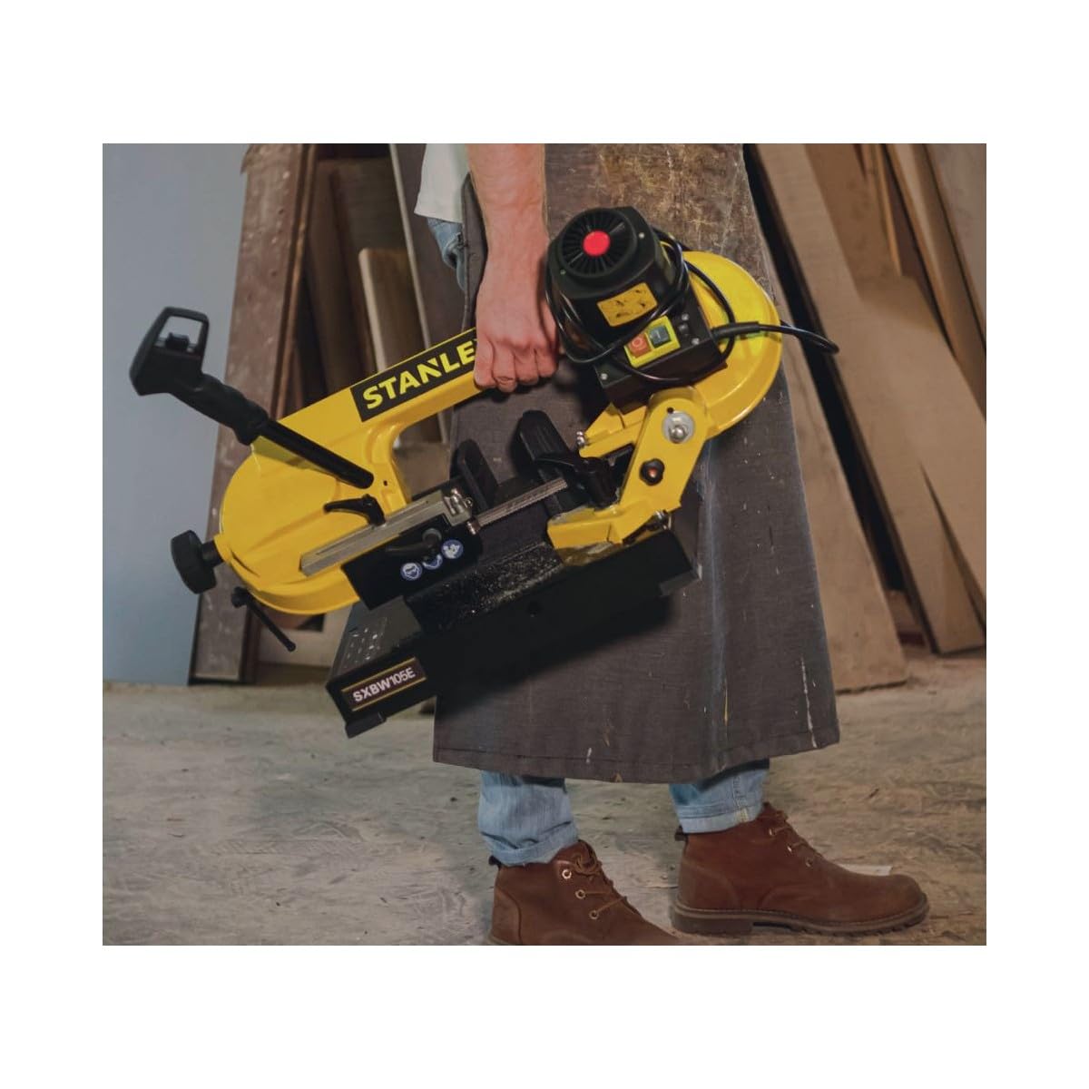 STANLEY Scie à ruban métal 750W Coupe 105mm Lame bimétal SXBW105E