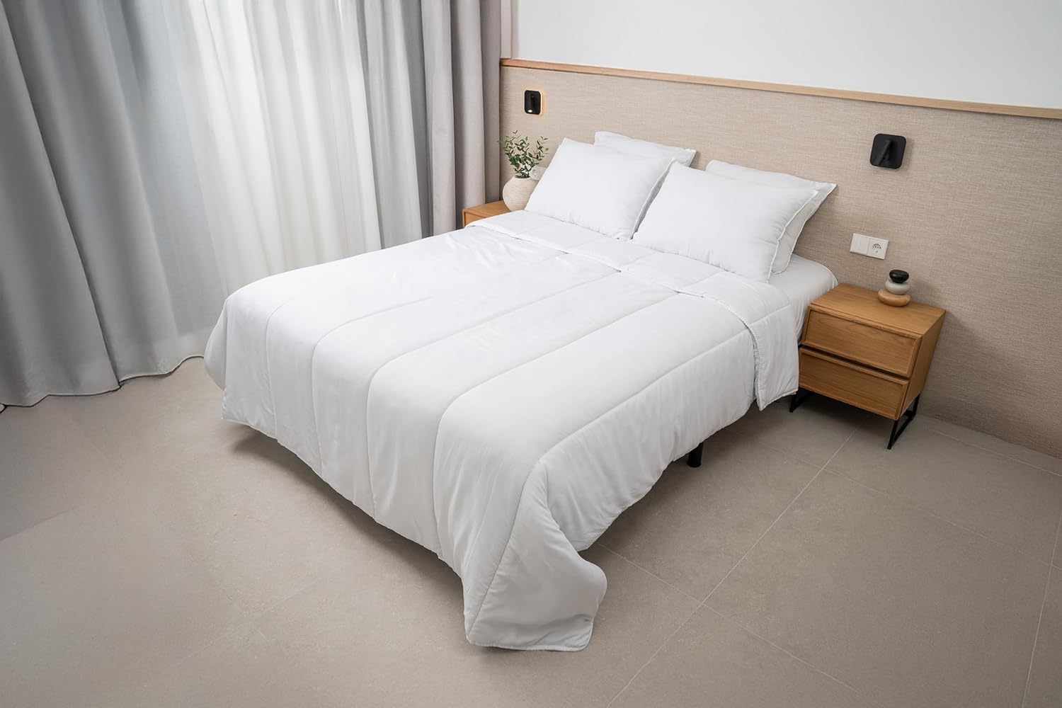 Couette 240x220 cm 2 Personnes – 300 g/m² – Chaude et Confortable – Anti-acariens – 100% Fibre Creuse Gonflante- Oeko-TEX® Standard 100
