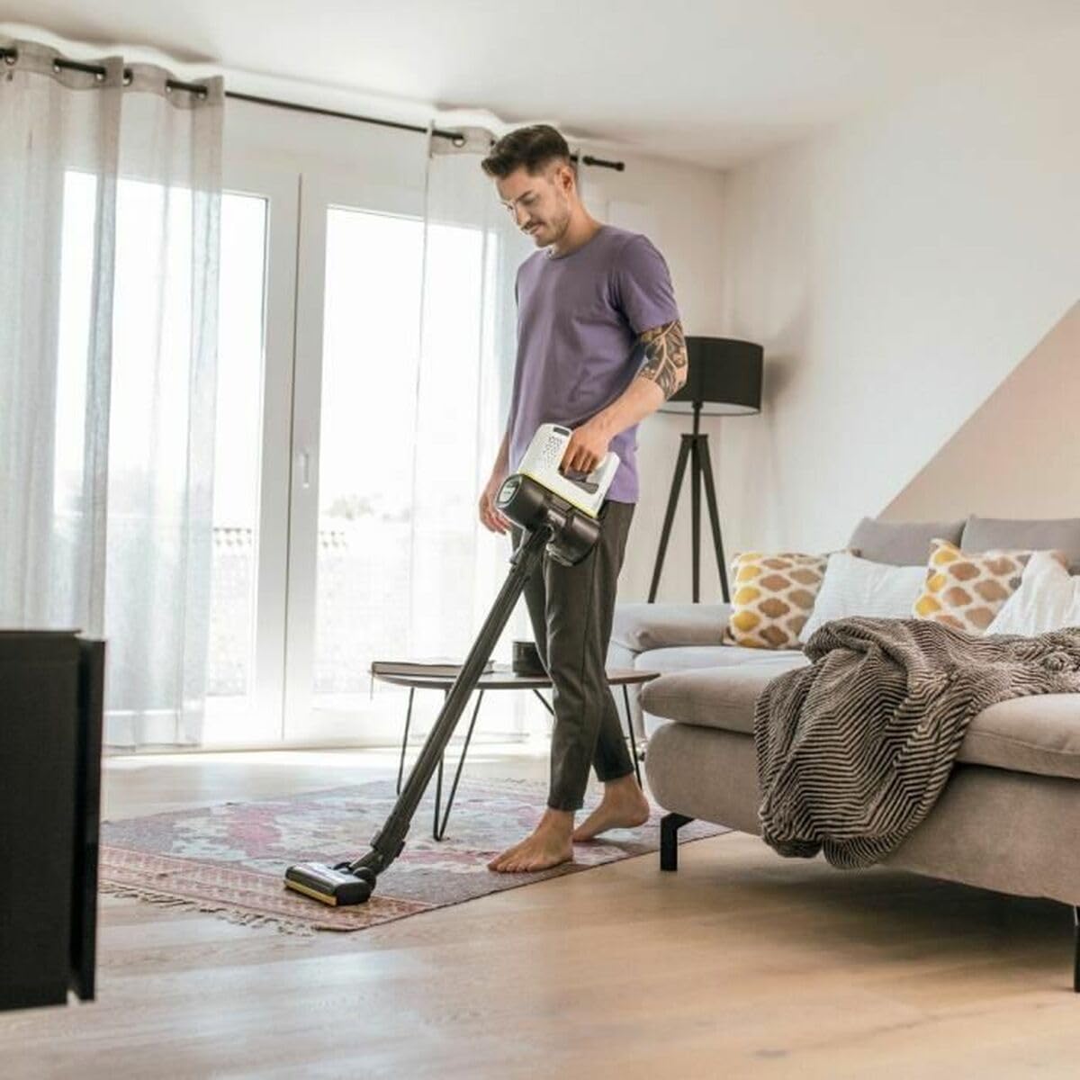 KÄRCHER Aspirador a batería VC 4 Cordless myHome, 2 Niveles aspiración, batería 21.6 V, autonomía por Carga 30 min Aprox., Peso 2.3 kg, Cargador, Soporte Pared, boquillas Suelo y Ranuras