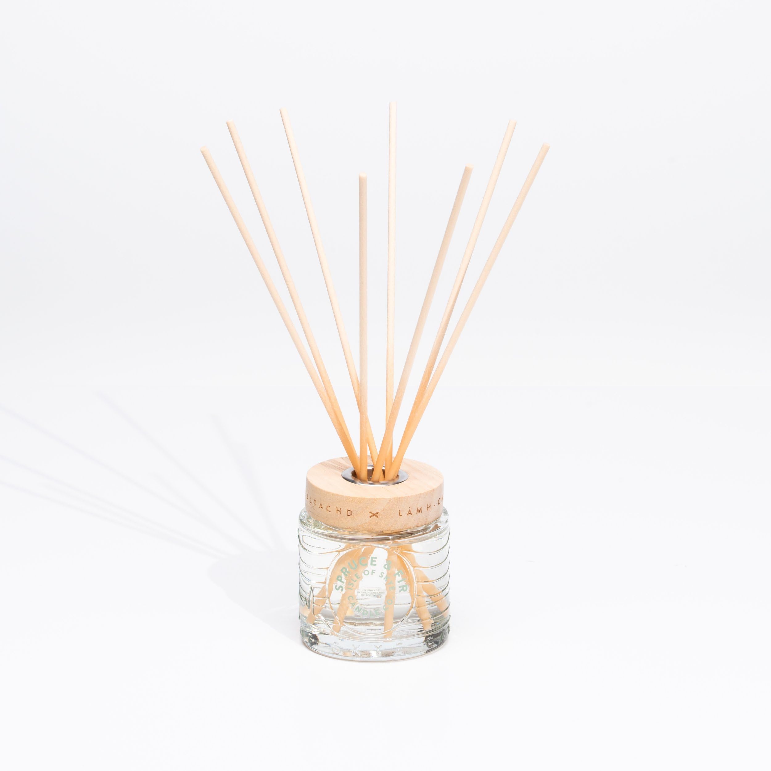 Isle Of Skye Candle Company Green Spruce & Fir Reed Diffuser | Premium Fragrance | Hand-Poured In Scotland | Effortless Home Fragrance | 10 Weeks Diffuse Time | Plant-Based, Sustainable Augeo