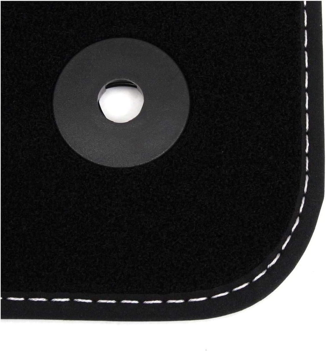Tappetini Auto Carmat Per Ford Focus II (2004-2011) - 4 Pezzi In Tessuto Nero Con Logo - Su Misura, Impermeabili, Peso 2100 G/m²