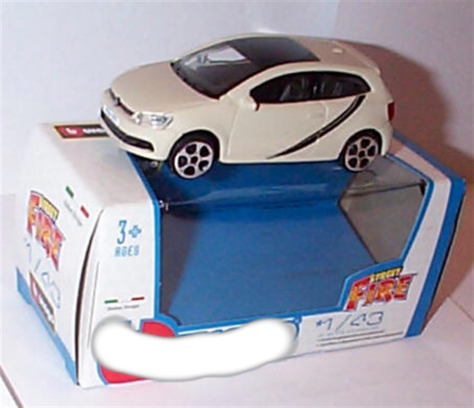 Bburago Street fire V0LKSWAGEN Polo GTI MK5 Cream car 1:43 scale Diecast model