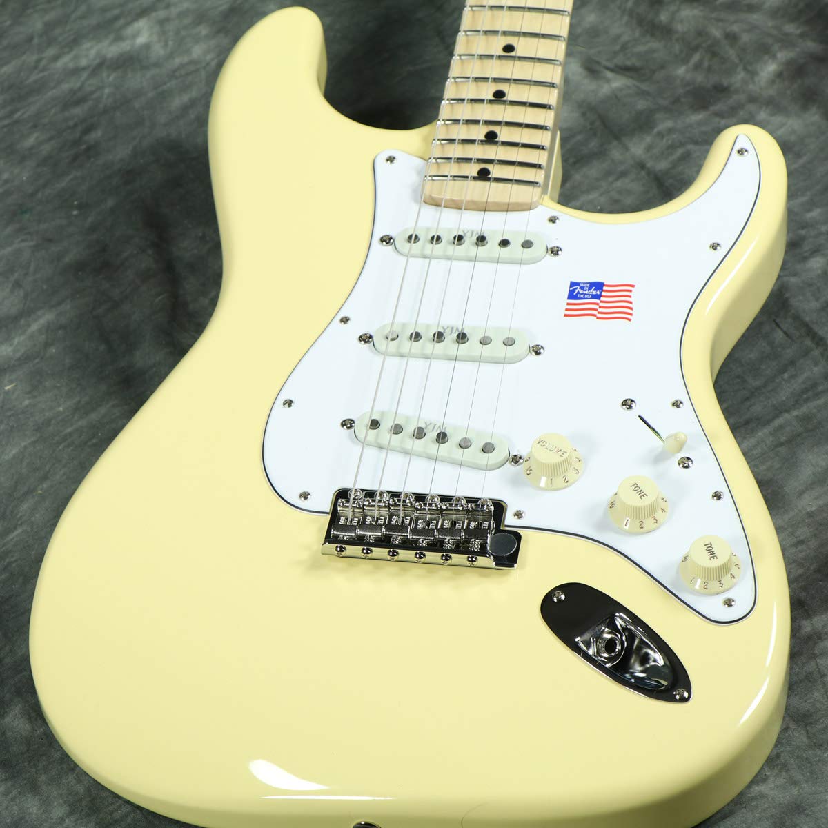 Amazon.com: Fender Yngwie Malmsteen Stratocaster, Scalloped Maple 