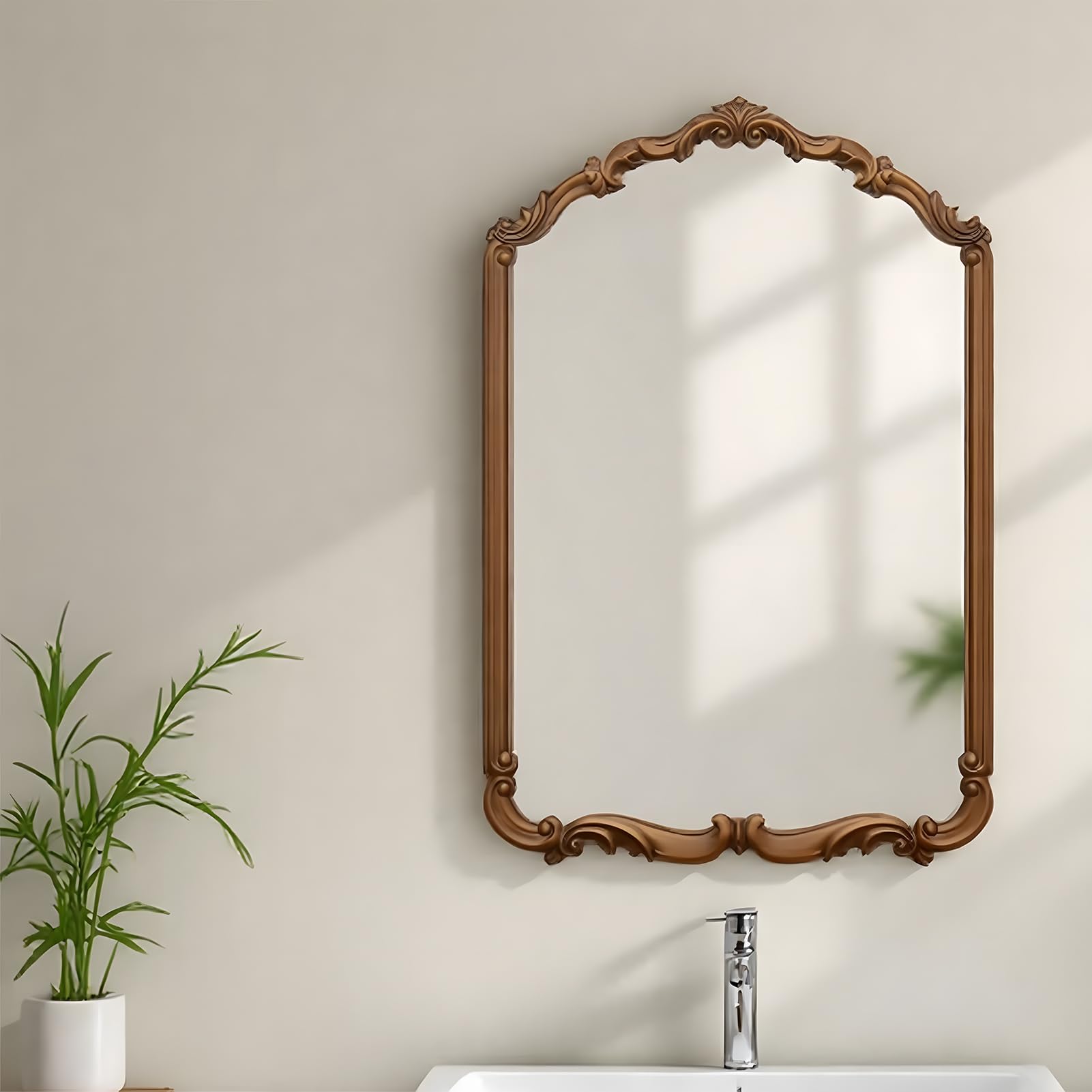 Miroir mural antique arqué pour agrandir entrée et salon vintage