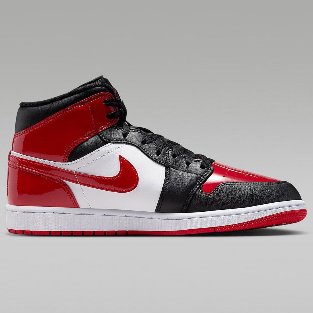 [ナイキ] エア ジョーダン 1 ミッド SE AIR JORDAN 1 MID SE ブラック/ホワイト/バーシティレッド HV4