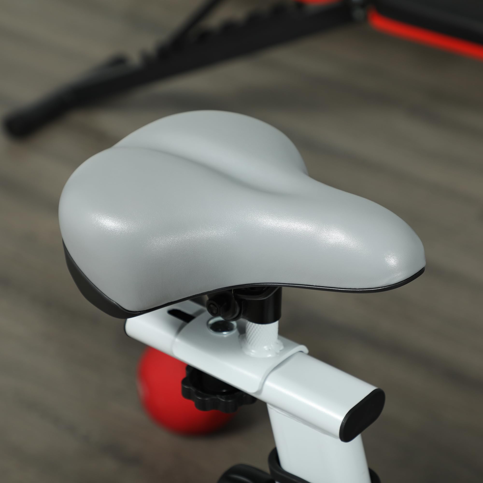 SPORTNOW Cyclette Stazionaria Silenziatore Monitor LCD Bianco | Sella e resistenza regolabili, supporto per tablet, esercizio interno per allenamento cardio a casa