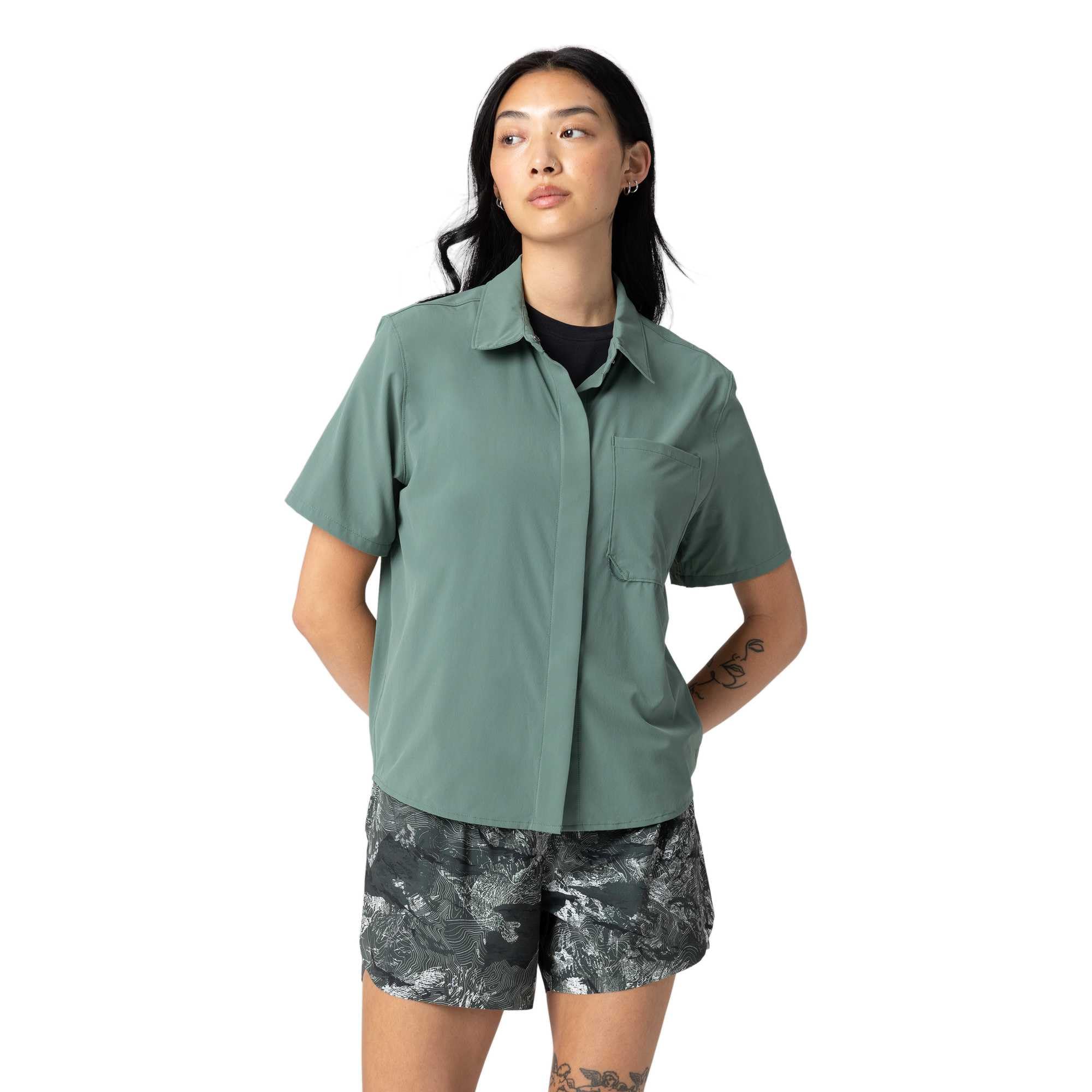 Outdoor Research Astroman - Camiseta de manga corta para mujer, ligera, UPF 30+, con botones a presión, transpirable y elástica