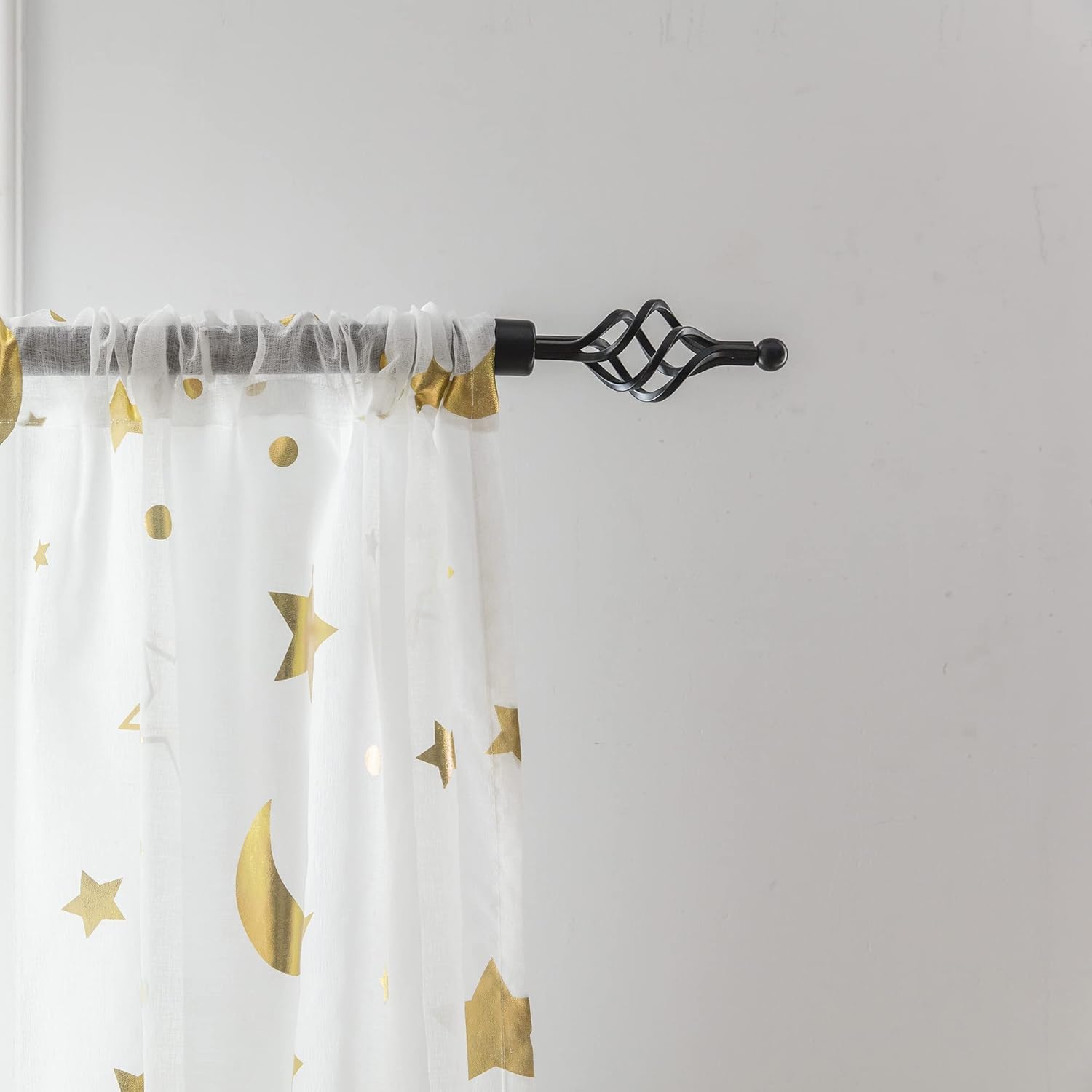 BOYOUTH Lot de 2 panneaux de voilage transparents à motif étoiles et lune pour décoration de fenêtre, rideaux avec passe-tringle pour chambre à coucher, bureau, salon, doré, 99 x 248 cm