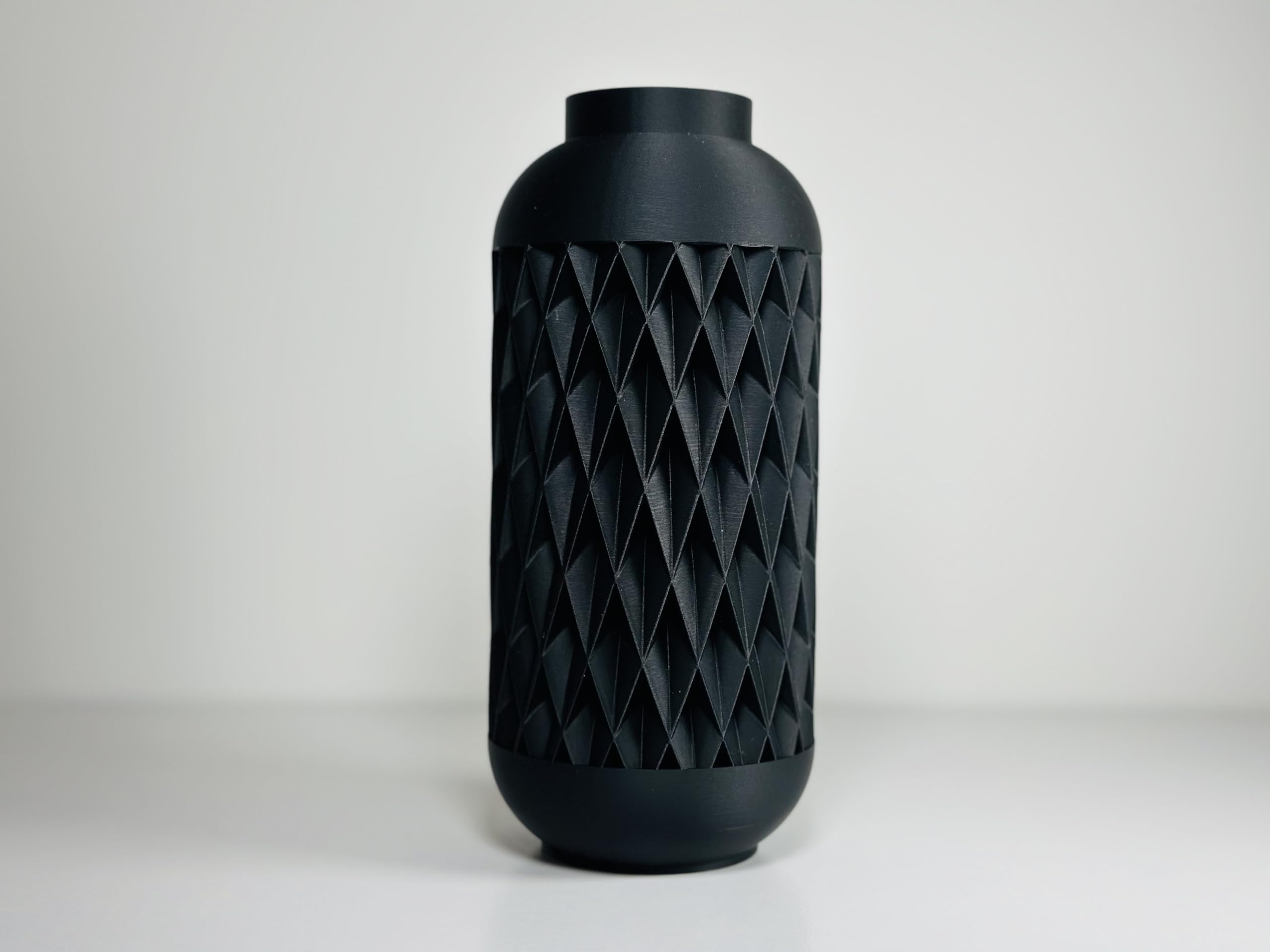 Vase design Apollon noir mat le cadeau idéal pour crémaillère et fêtes