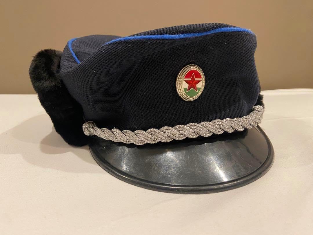 実物 現役ハンガリー警察冬用防寒帽 耳当て付 温かい 実物現役