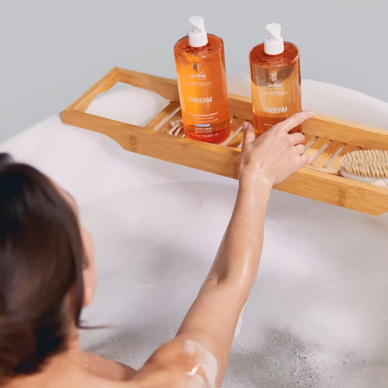 BioNike Triderm - Gel Doccia Delicato Corpo e Capelli, per la Detersione Quotidiana di Cute e Cuoio Capelluto, pH Fisiologico, Indicato per Pelli Sensibili, Adatto a Tutta la Famiglia