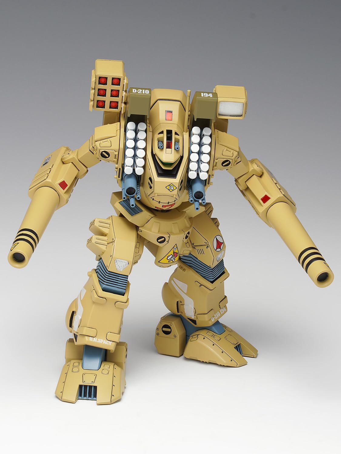Wave MC-085 Super Fortress Macross MBR-04-MkVI Tomahawk, skala 1/100, całkowita wysokość ok. 4,7 cala (12 cm), kolorowy model plastikowy
