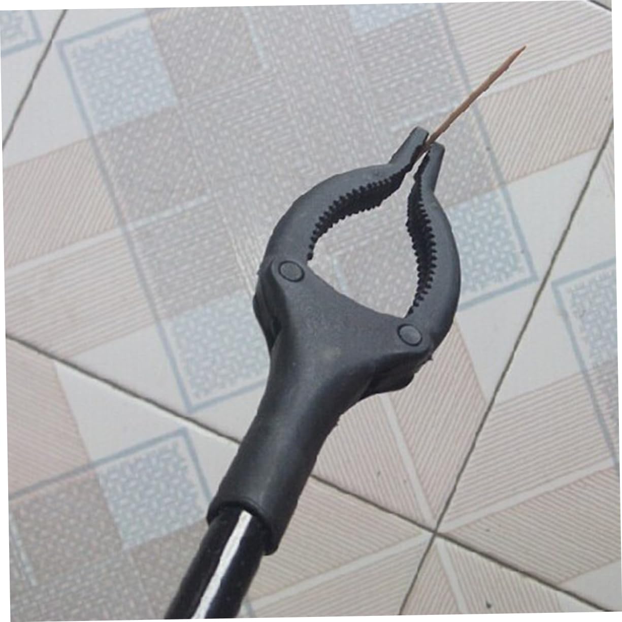 KOMBIUDA Garbage Tool Long Reach Litter Picker Stick Heavy Duty Trash Grabber for Indoor/Outdoor Use Easy to Handle