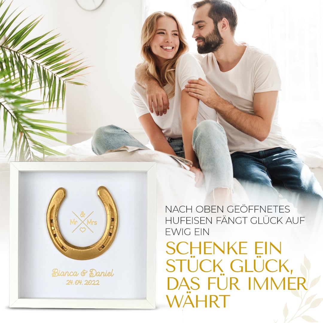 Hochzeitsgeschenk | Hufeisen im Bilderrahmen | Glückshufeisen mit Personalisierung | Personalisiertes Geschenk zur Hochzeit | Persönliches Geschenk Brautpaar | Geschenk Namen (Vergoldet/Weiß)
