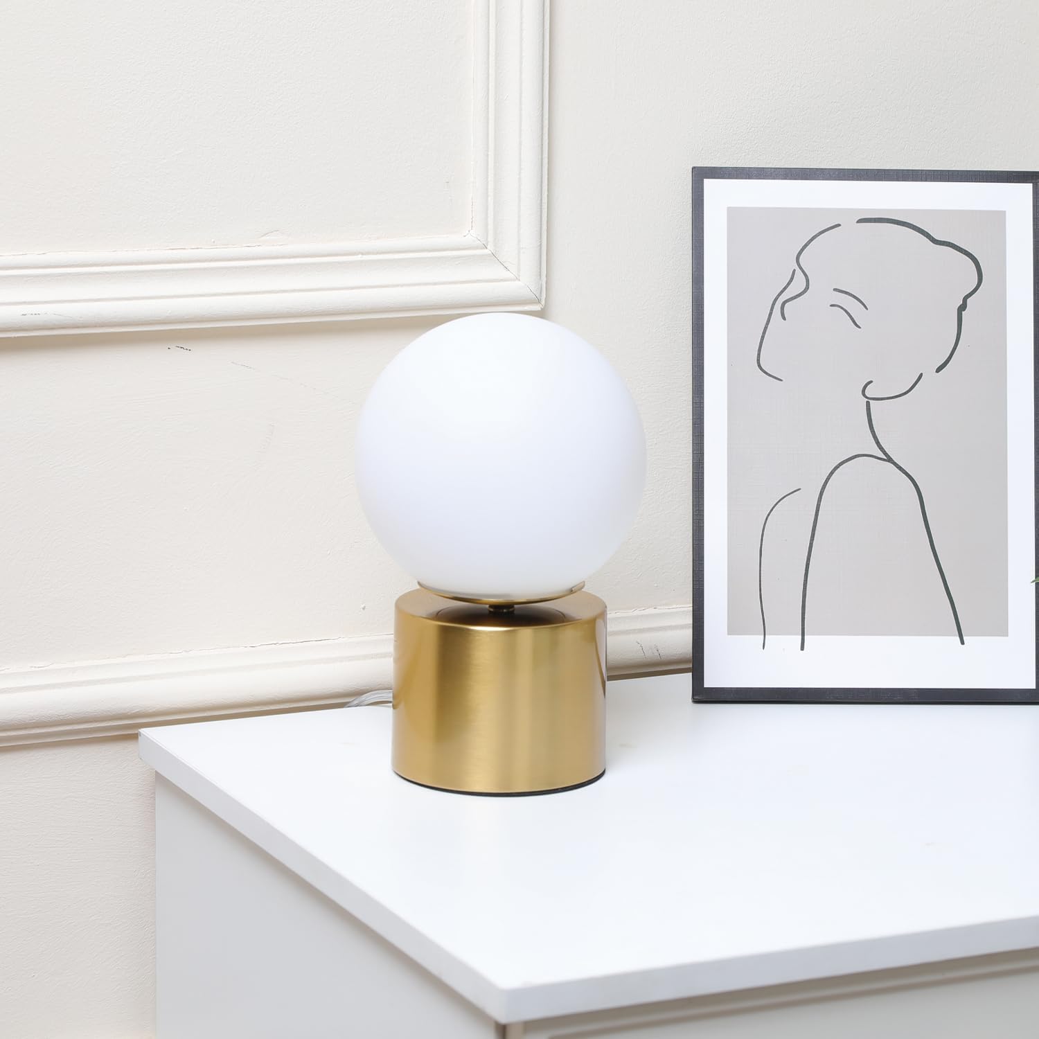 9.3 Ins Modern Gold Globe Table Lamp, Round Bedside Nightstand Lamp with White Glass Shade Metal Base Desk Lamp for Bedroom Bedside Lamp Living Room End Table