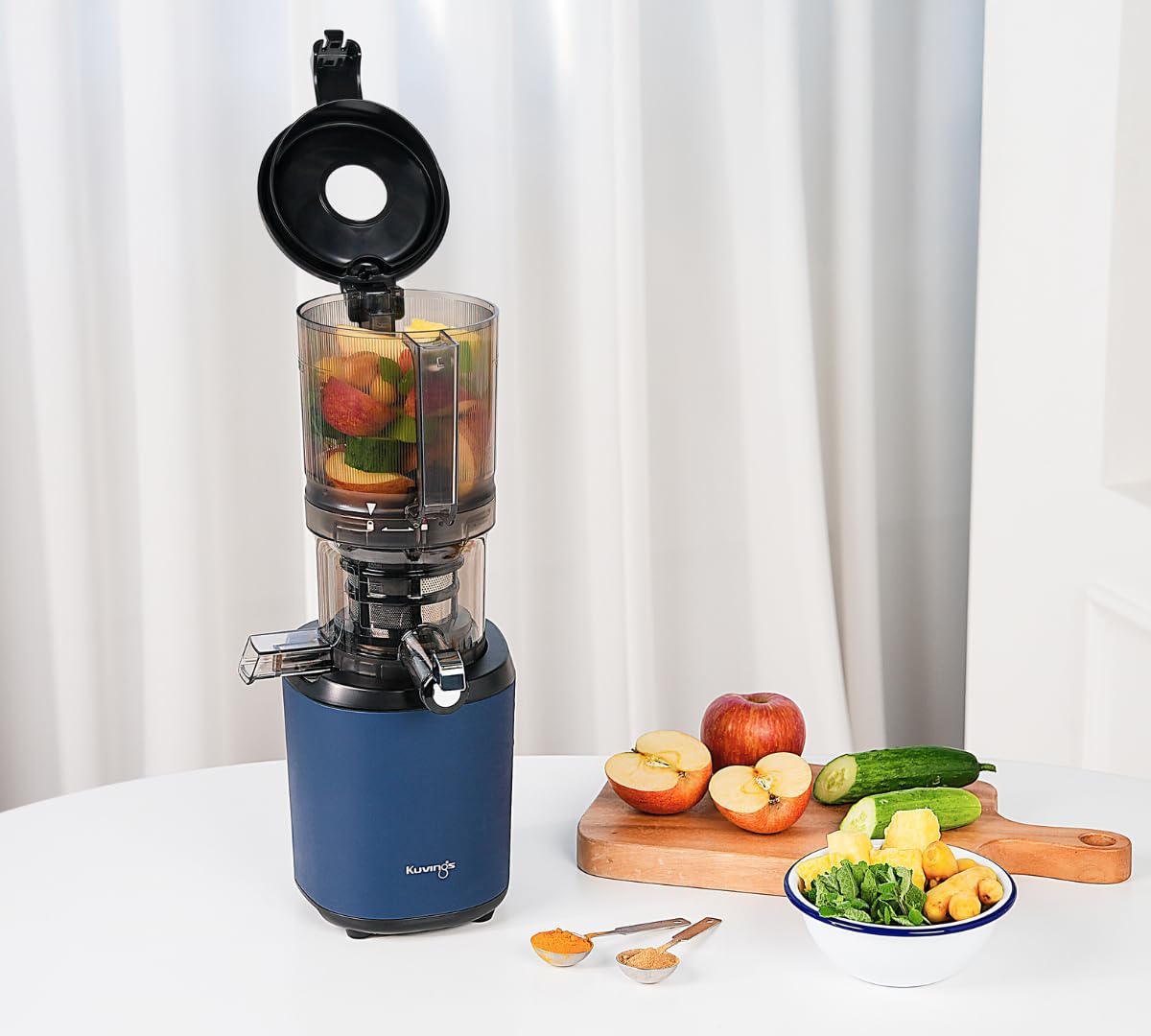 Kuvings | Extractor de jugo manos libres AUTO6 | Corte automático de frutas y verduras enteras | Cesta de 1,7 L | Limpieza fácil | Azul marino
