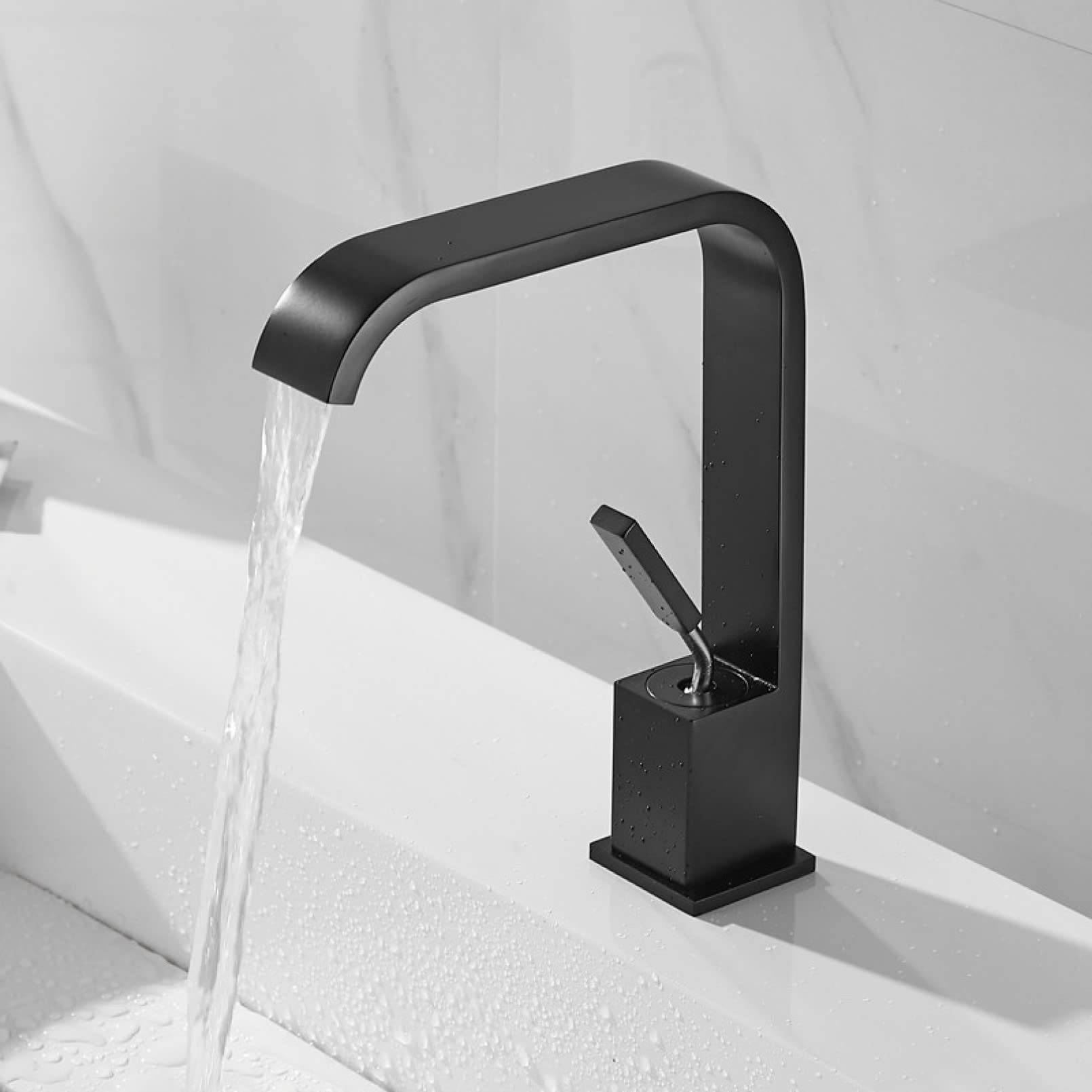 Robinet de lavabo cascade mitigeur de salle de bain noir et blanc