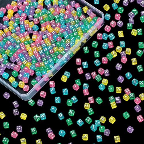 Poen 500 Pieces Mini Dice with Portable Plastic Box Casino Game 6 Sided Small Dice 5mm Bulk Tiny Colored for Casino Night Parties Board Games Early Elementary Math Learning (Clear Multicolored)