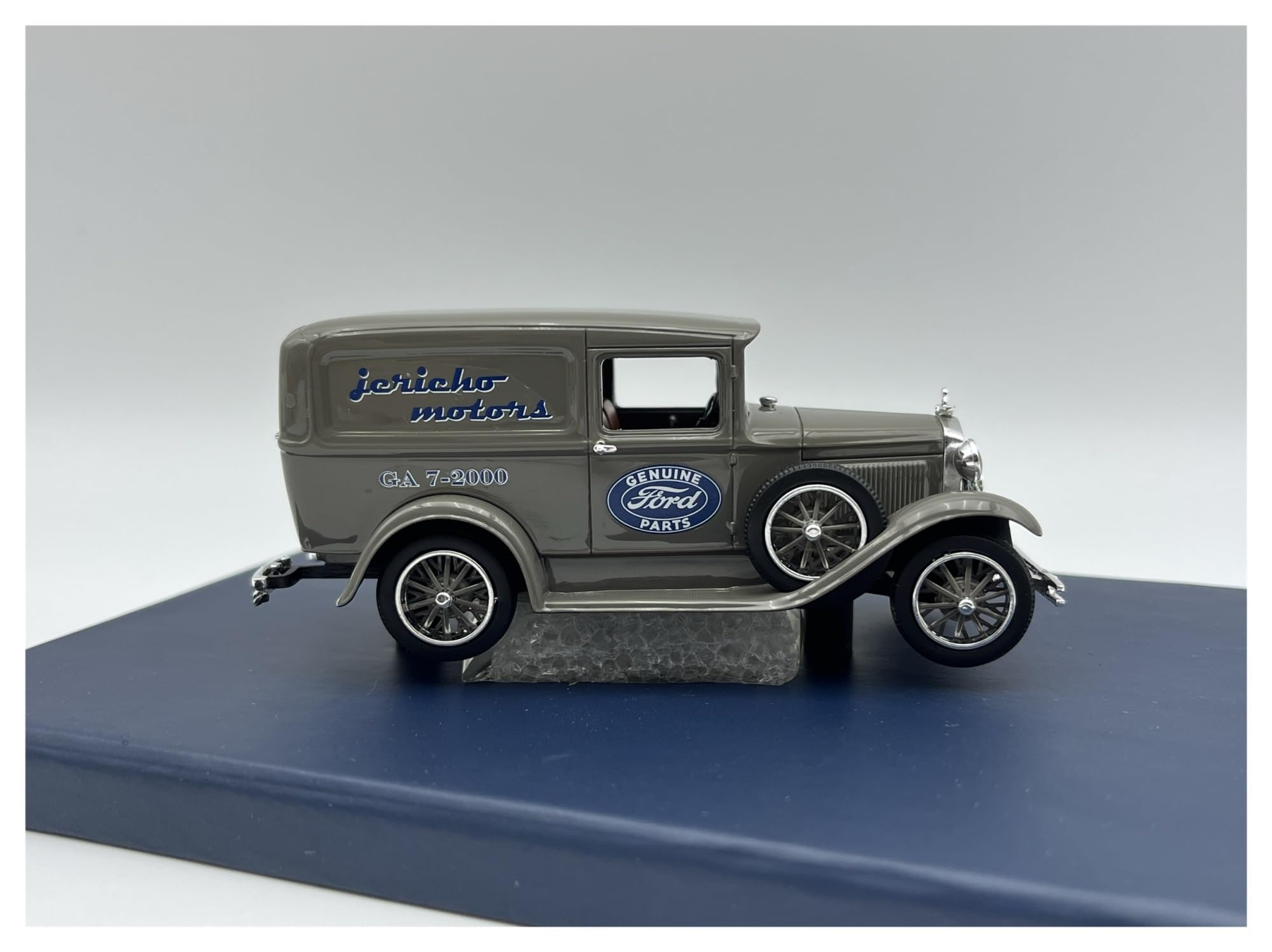 Amazon | ミニカー 1:43 フォード ヴィンテージカー 1934年 樹脂製