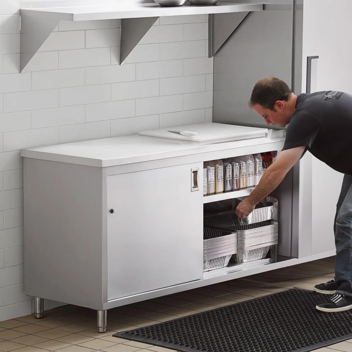 Mesa Acero Inoxidable Hosteleria Armario De Almacenamiento De Acero  Inoxidable Con Puerta Corrediza, Ma De Trabajo De Dos Capas Como Equipo De  Catering - China Armario De Acero Inoxidable Para Cocina, Armario, image size:1200x1200