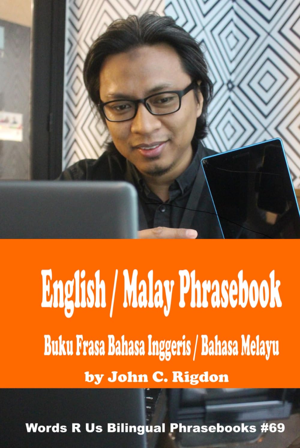 English / Malay Phrasebook (Words R Us Bilingual Phrasebooks)