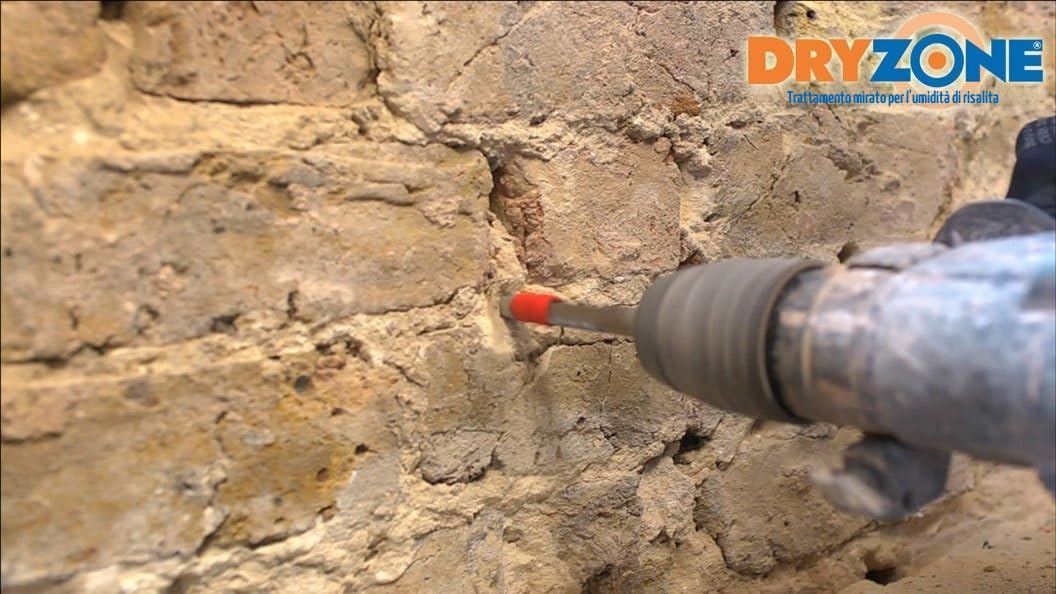 Dryzone Crema antiumidità Kit + Punta + Pistola. Trattamento per risolvere l'umidità di risalita (Copertura di 4,8 metri)