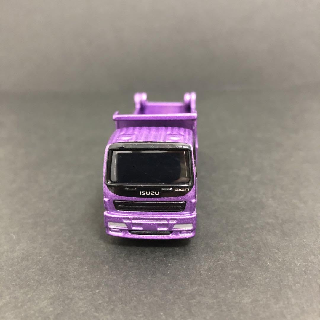Amazon.co.jp: トミカ いすゞ ギガ ダンプカー 現場変形 メガトン 
