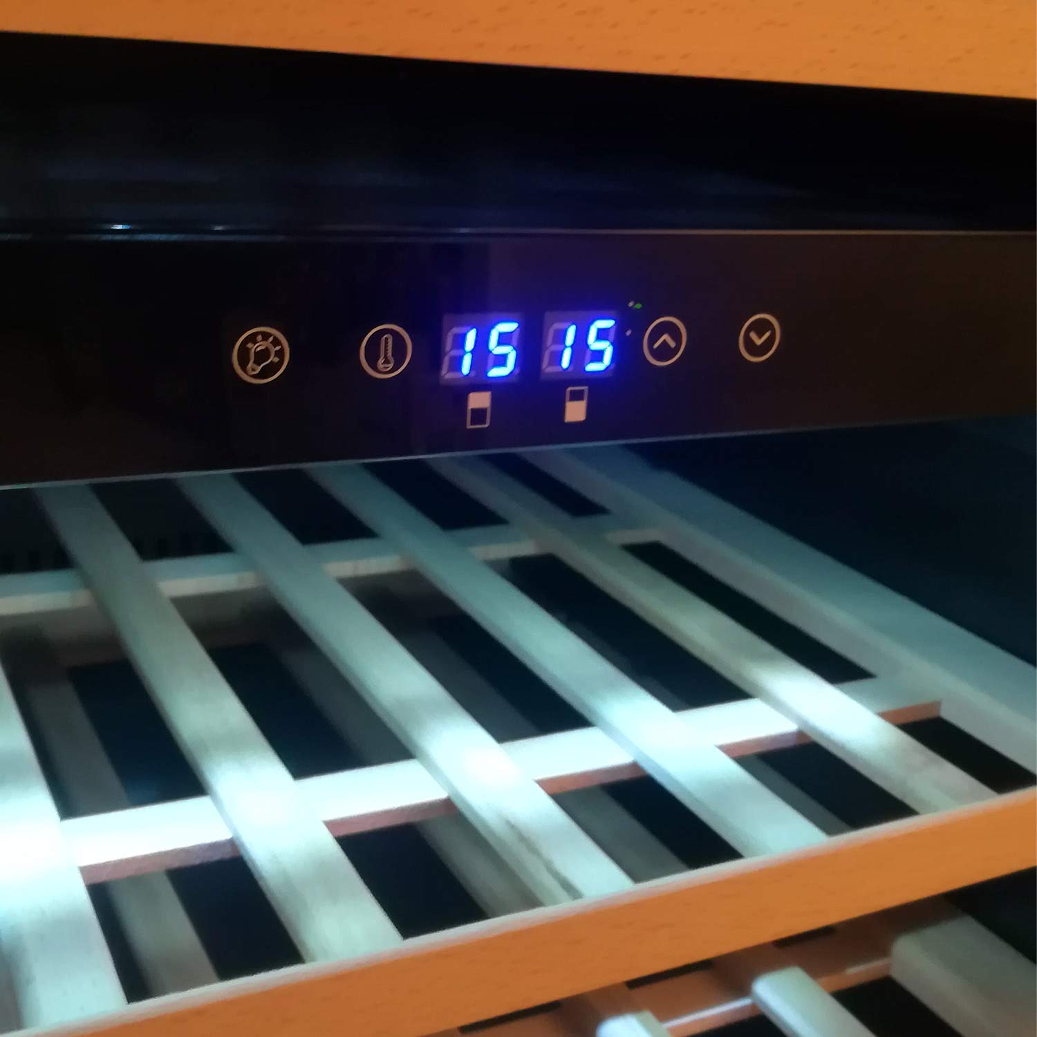 CREATE / WINECOOLER XL/Vinoteca refrigerada 46 Botellas/Rango térmico de 5° a 22º Grados, luminaria LED de bajo Consumo, 5 estanterías de Madera de Haya Maciza