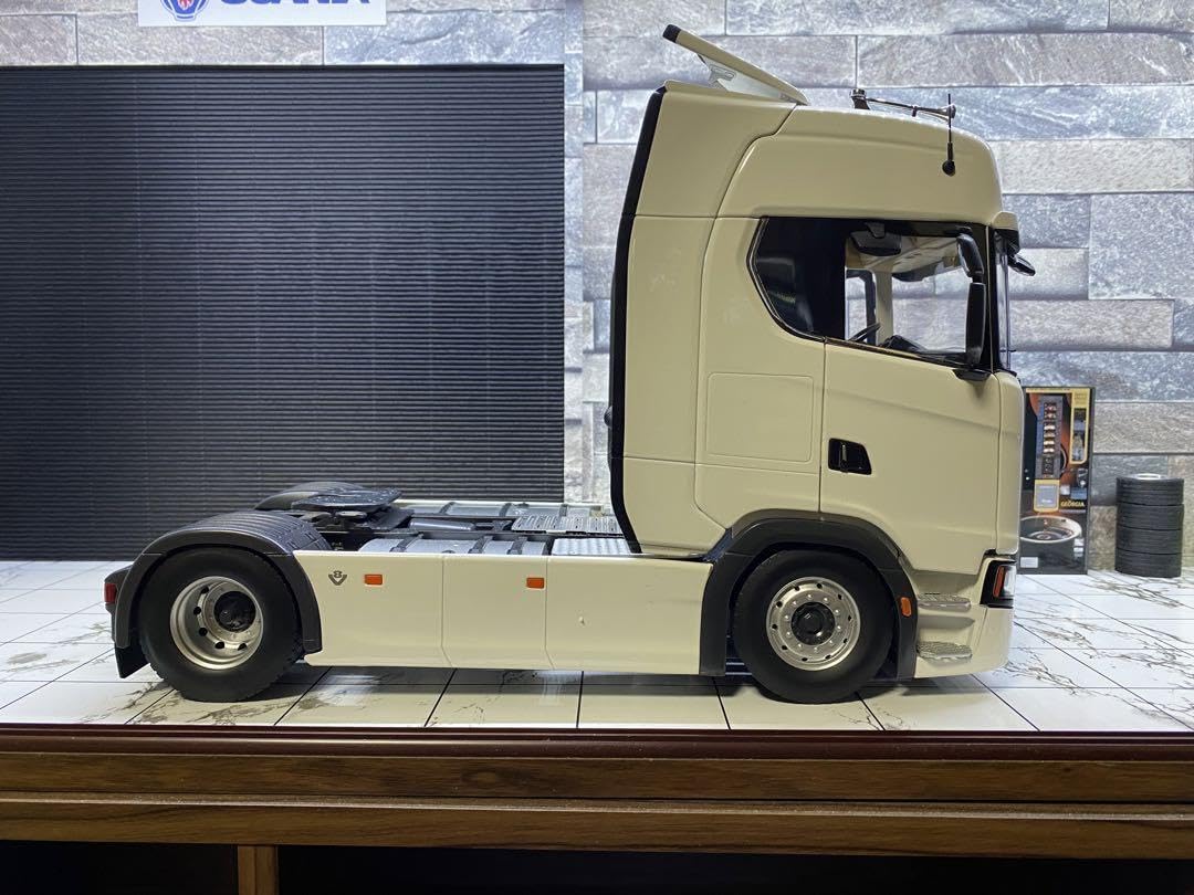 1/18 スカニア　トレーラーヘッド NZG 1/18 Scania V8 730S 4x2 Tractor グレー スカニア