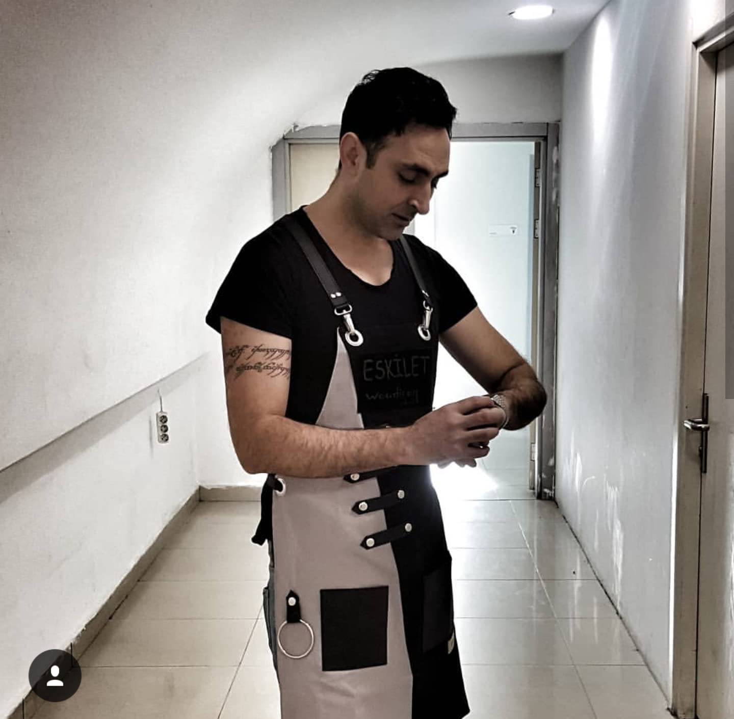 MONAPRON Delantal de lona impermeable para mujeres y hombres, bolsillo extra para chef, barista, jardinería, barbacoa, parrilla, espalda cruzada, unisex