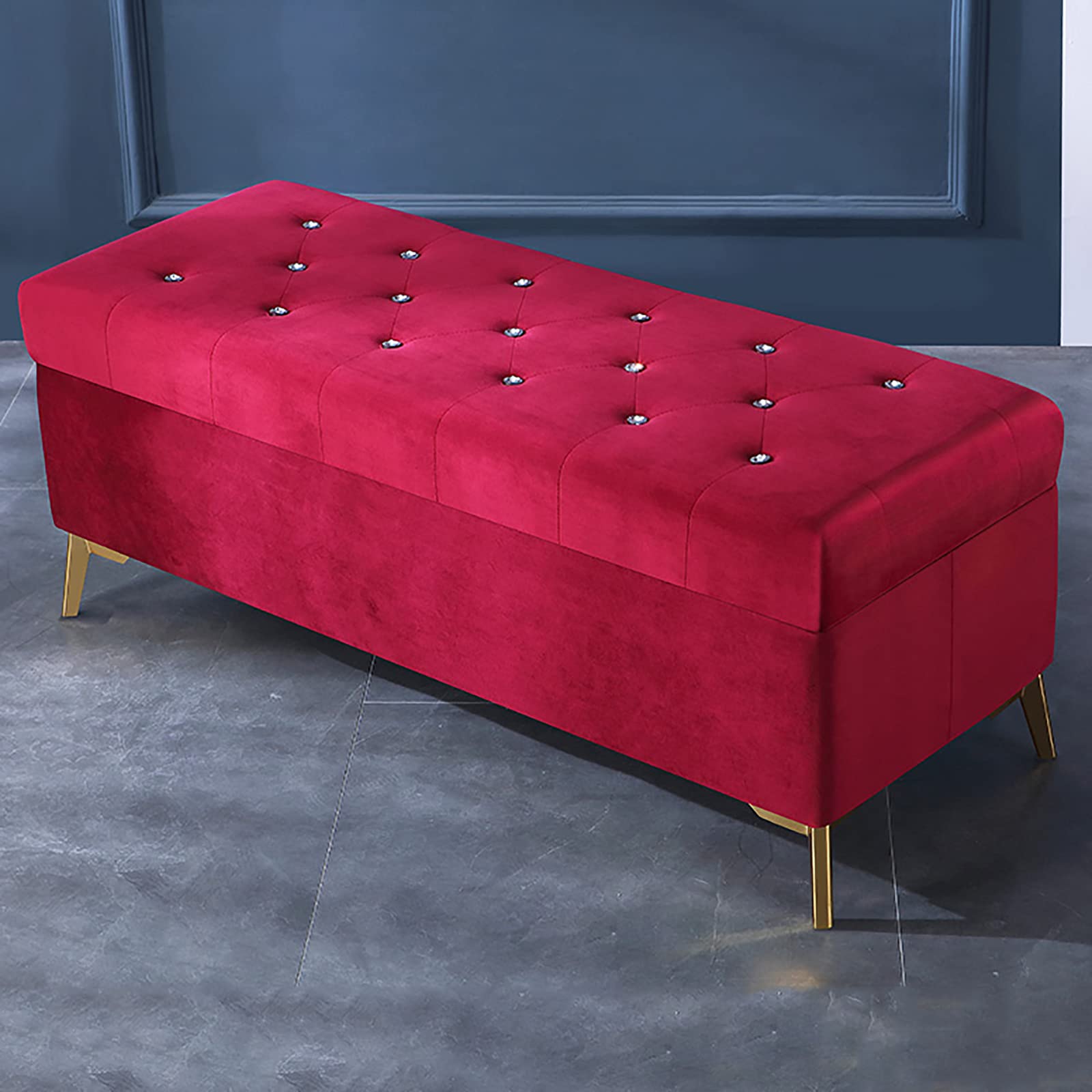 Banc de lit en velours marron et rouge avec cristaux pour une chambre de luxe