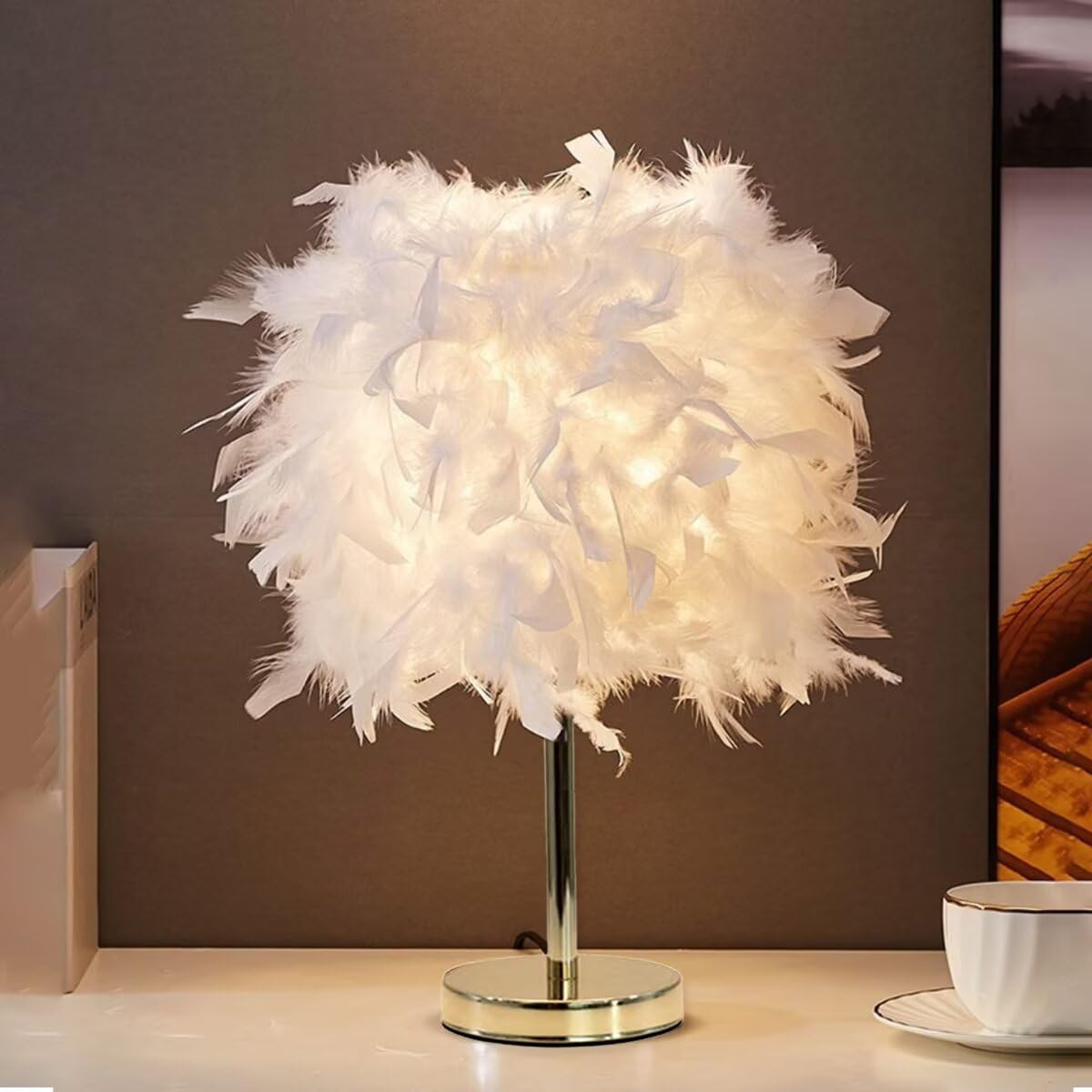 Weiße Feder-Tischlampe, Nachttischlampe mit goldenem Sockel, Feder-Tischleuchte, Schreibtisch-Lampenschirm für Schlafzimmer, Heimdekoration, Fotografie-Requisiten