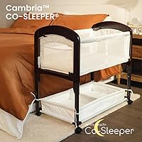 Vista 2 de Arm's Reach Cambria Co-Sleeper - Moisés de noche con patas ajustables en altura, extremos de madera curvos, laterales de malla transpirable