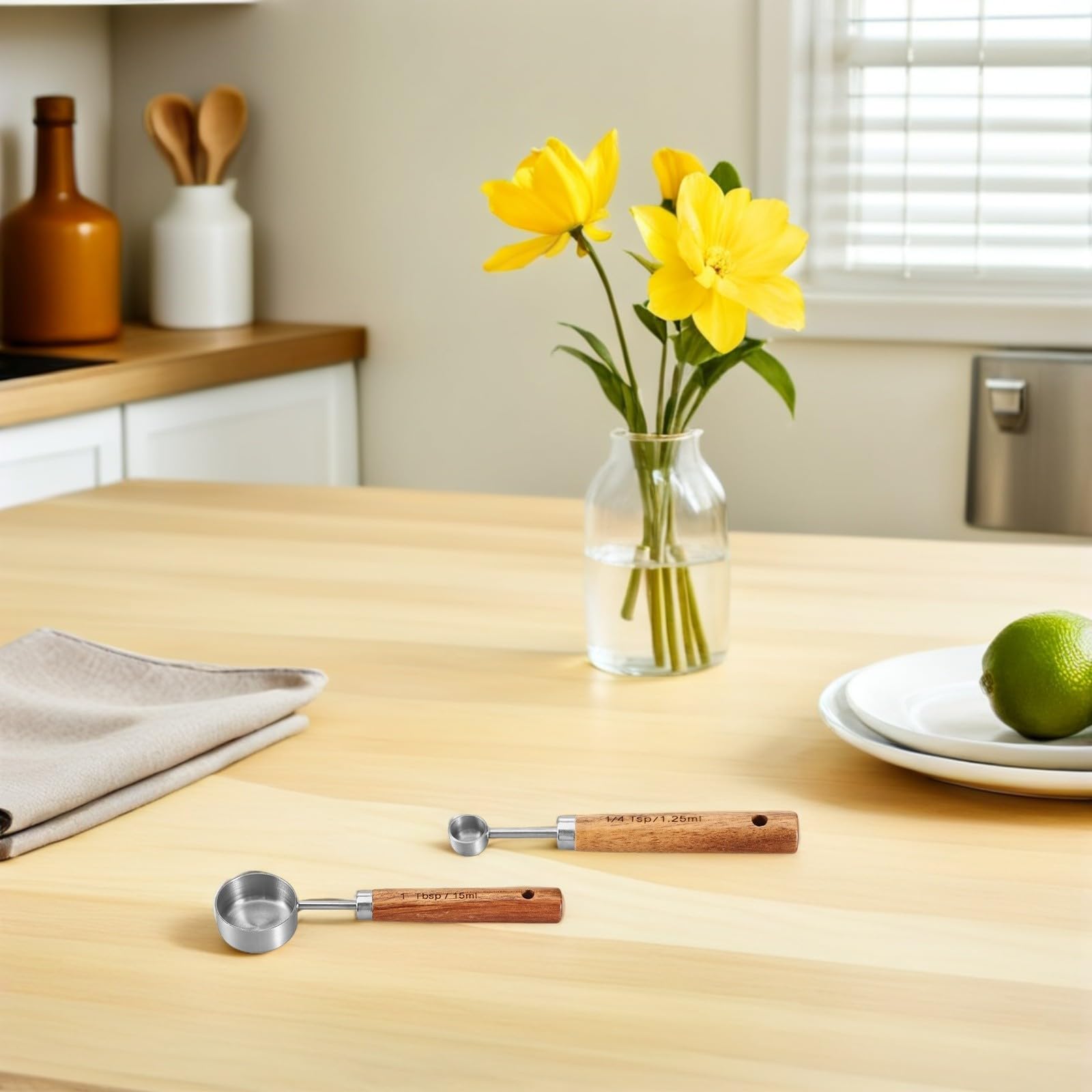 INOOMP Juego de 8 Tazas y Cucharas Medidoras de Acero Inoxidable con Mangos de Madera para Cocinar y Hornear con Medición Precisa y Durabilidad Excepcional