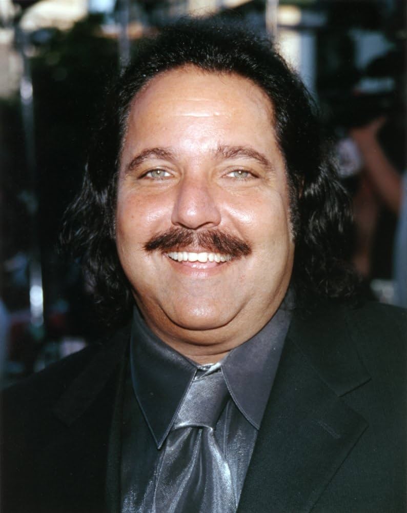 Porno video arman bilan jinsiy aloqa Pubik qismida tatuirovka qilingan yalangoch qizning fotosurati