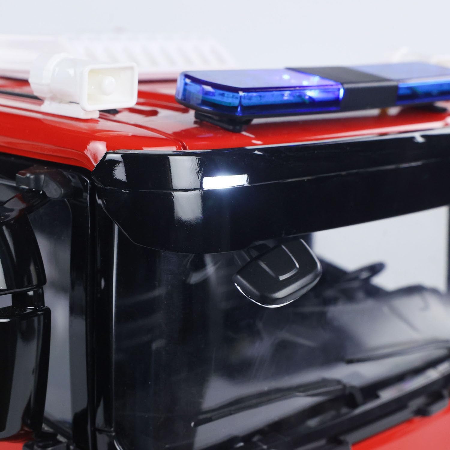 TOUCAN RC HOBBY 1/14 Electric Fire Truck SC 770S Remote Control Vehicle i6S Radio 11.1V Battery 2Speed Gerabox Water Spraying RC RTR Model Car